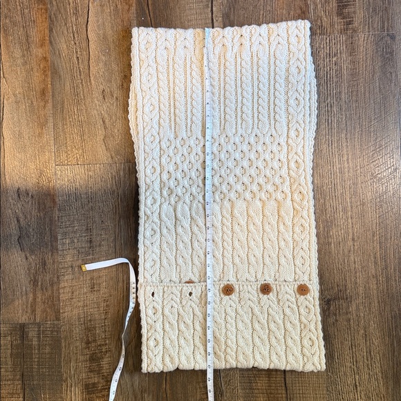 Aran merino wool Cream Buttoned Scarf/wrap made in Ireland. NWOT - Picture 6 of 12